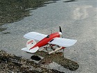 Slowflyer Bison auf Schwimmern