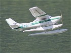 Cessna 182 auf Schwimmern