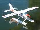 Cessna 177 Cardinal auf Schwimmern