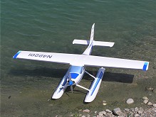 Cessna 177 Cardinal auf Schwimmern