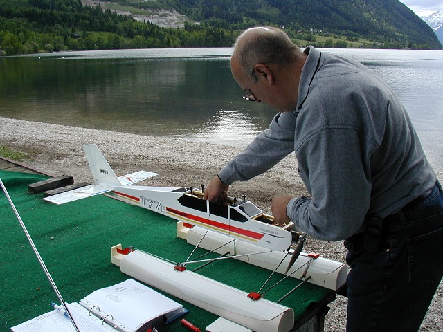 Elektro-Wasserfliegertreffen Grundlsee am 10. und 11. Juni 2006 - Foto 03 - klick = zurck zum Index