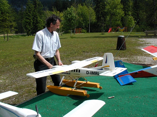 Elektro-Wasserfliegertreffen Grundlsee am 10. und 11. Juni 2006 - Foto 04 - klick = zurck zum Index