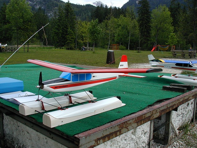 Elektro-Wasserfliegertreffen Grundlsee am 10. und 11. Juni 2006 - Foto 05 - klick = zurck zum Index