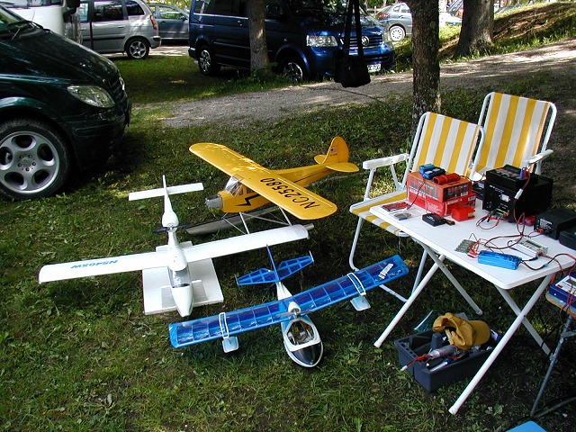 Elektro-Wasserfliegertreffen Grundlsee am 10. und 11. Juni 2006 - Foto 19 - klick = zurck zum Index