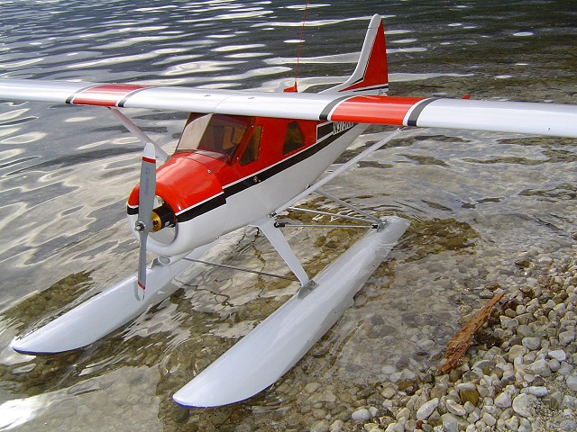 Elektro-Wasserfliegertreffen Grundlsee am 10. und 11. Juni 2006 - Foto 28 - klick = zurck zum Index