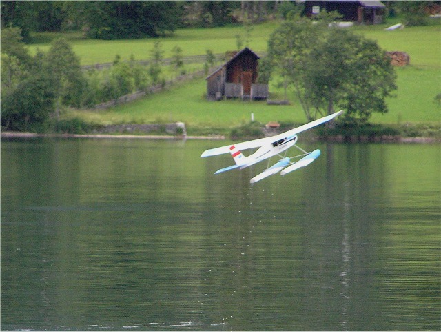 Elektro-Wasserfliegertreffen Grundlsee am 23. und 24. Juni 2007 - Foto 35 - klick = zurck zum Index