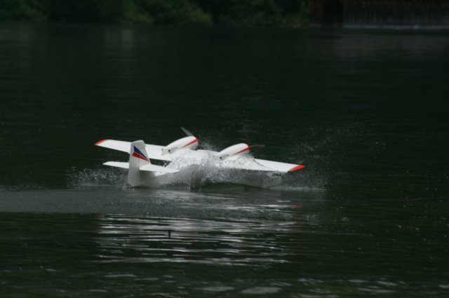 Elektro-Wasserfliegertreffen Grundlsee am 07. und 08. Juni 2008 - Foto 12 - klick = zurck zum Index