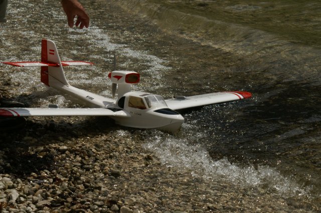 Elektro-Wasserfliegertreffen Grundlsee am 07. und 08. Juni 2008 - Foto 21 - klick = zurck zum Index