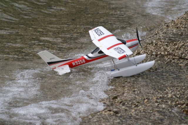 Elektro-Wasserfliegertreffen Grundlsee am 07. und 08. Juni 2008 - Foto 24 - klick = zurck zum Index