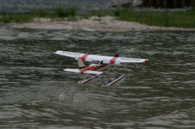 Elektro-Wasserfliegertreffen Grundlsee am 07. und 08. Juni 2008 - Foto 28 - klick = zurck zum Index