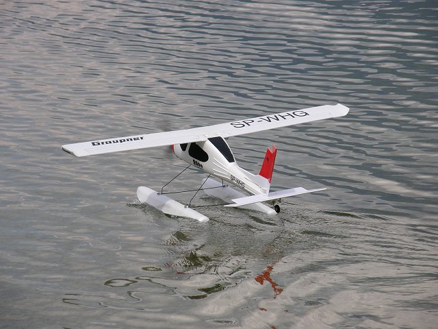 Elektro-Wasserfliegertreffen Grundlsee am 07. und 08. Juni 2008 - Foto 45 - klick = zurck zum Index