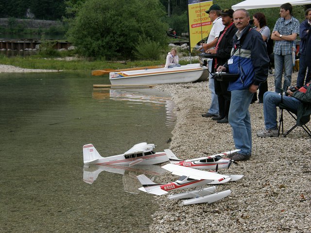 Elektro-Wasserfliegertreffen Grundlsee am 07. und 08. Juni 2008 - Foto 54 - klick = zurck zum Index