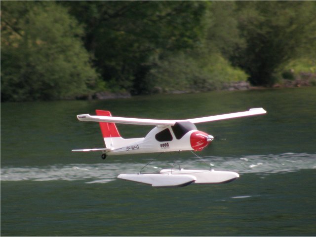 Elektro-Wasserfliegertreffen Grundlsee am 07. und 08. Juni 2008 - Foto 66 - klick = zurck zum Index