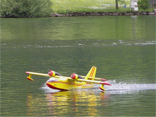 Elektro-Wasserfliegertreffen Grundlsee am 06. und 07. Juni 2009 - Foto 65 - klick = zurck zum Index