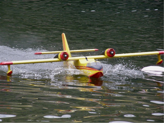 Elektro-Wasserfliegertreffen Grundlsee am 06. und 07. Juni 2009 - Foto 87 - klick = zurck zum Index