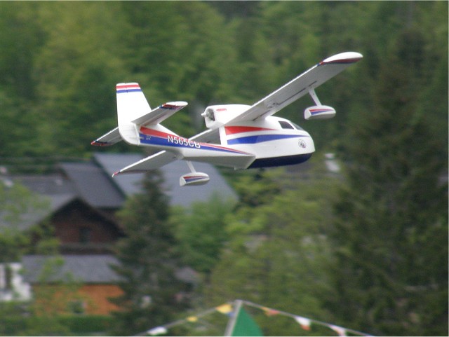 Elektro-Wasserfliegertreffen Grundlsee von 13. bis 15. Mai 2010 - Foto 19 - klick = zurck zum Index