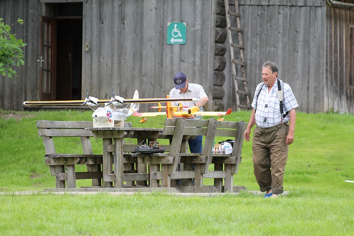 Elektro-Wasserfliegertreffen Grundlsee von 16. bis 19. Juni 2011 -  Foto 01 - klick = zurck zum Index