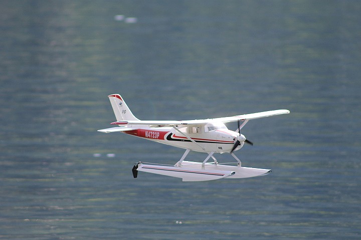 Elektro-Wasserfliegertreffen Grundlsee von 16. bis 19. Juni 2011 - Foto 17 - klick = zurck zum Index