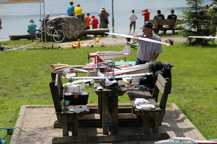 Elektro-Wasserfliegertreffen Grundlsee von 16. bis 19. Juni 2011 - Foto 41 - klick = zurck zum Index