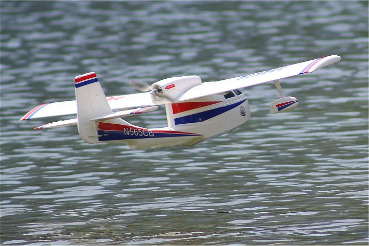 Elektro-Wasserfliegertreffen Grundlsee von 16. bis 19. Juni 2011 - Foto 47 - klick = zurck zum Index