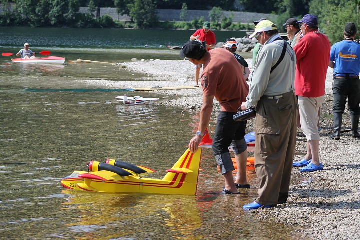 Elektro-Wasserfliegertreffen Grundlsee von 16. bis 19. Juni 2011 - Foto 48 - klick = zurck zum Index