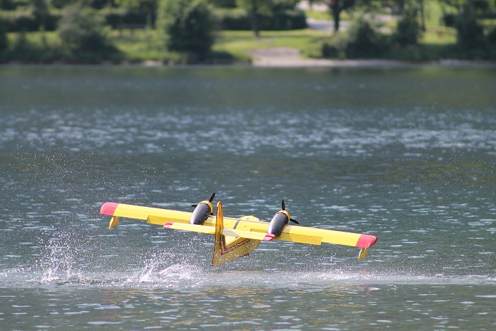 Elektro-Wasserfliegertreffen Grundlsee von 16. bis 19. Juni 2011 - Foto 49 - klick = zurck zum Index