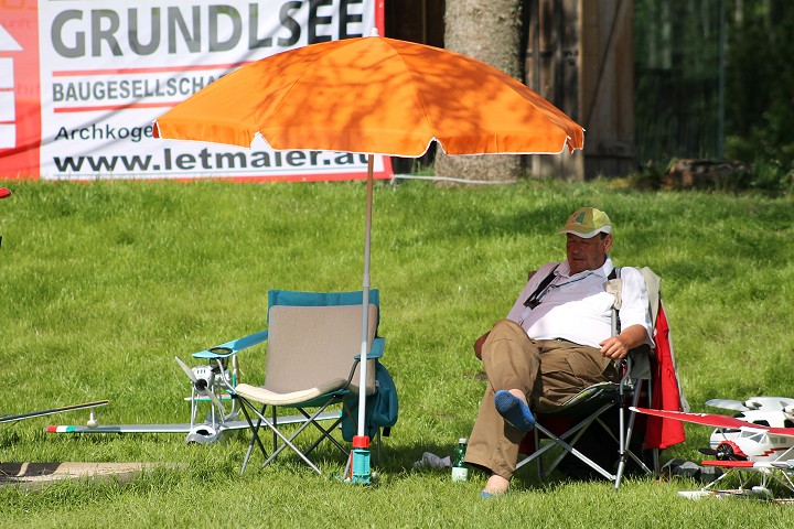 Elektro-Wasserfliegertreffen Grundlsee von 16. bis 19. Juni 2011 - Foto 50 - klick = zurck zum Index