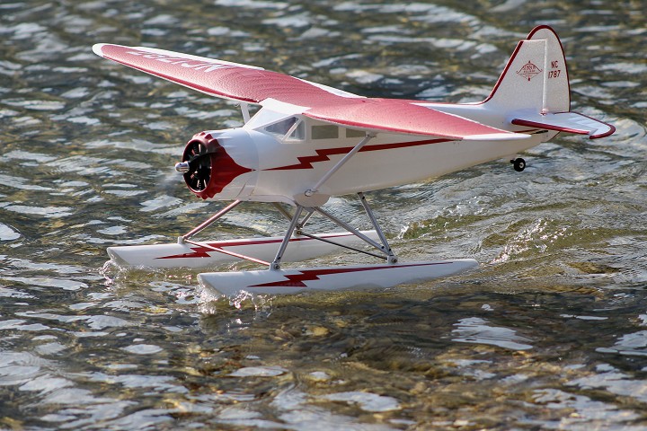 Elektro-Wasserfliegertreffen Grundlsee von 16. bis 19. Juni 2011 - Foto 52 - klick = zurck zum Index