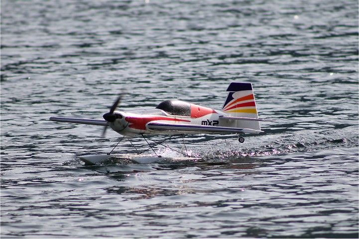 Elektro-Wasserfliegertreffen Grundlsee von 16. bis 19. Juni 2011 - Foto 57 - klick = zurck zum Index