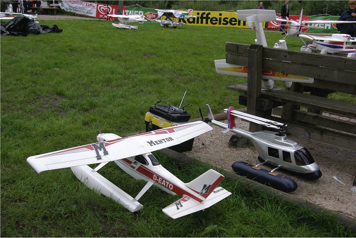 Elektro-Wasserfliegertreffen Grundlsee von 16. bis 19. Juni 2011 - Foto 78 - klick = zurck zum Index