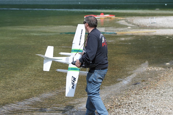 Elektro-Wasserfliegertreffen Grundlsee von 16. bis 19. Juni 2011 - Foto 81 - klick = zurck zum Index