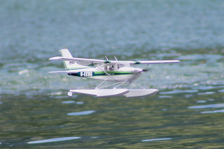 Elektro-Wasserfliegertreffen Grundlsee von 16. bis 19. Juni 2011 - Foto 82 - klick = zurck zum Index