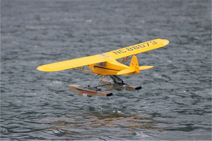 Elektro-Wasserfliegertreffen Grundlsee von 16. bis 19. Juni 2011 - Foto 87 - klick = zurck zum Index