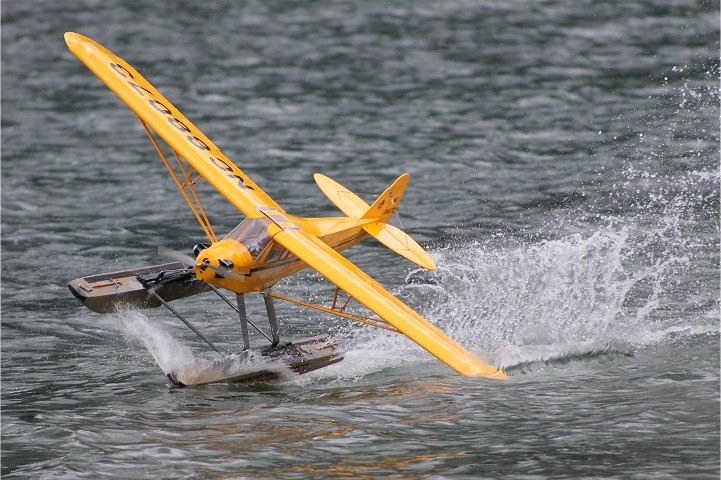 Elektro-Wasserfliegertreffen Grundlsee von 16. bis 19. Juni 2011 - Foto 89 - klick = zurck zum Index