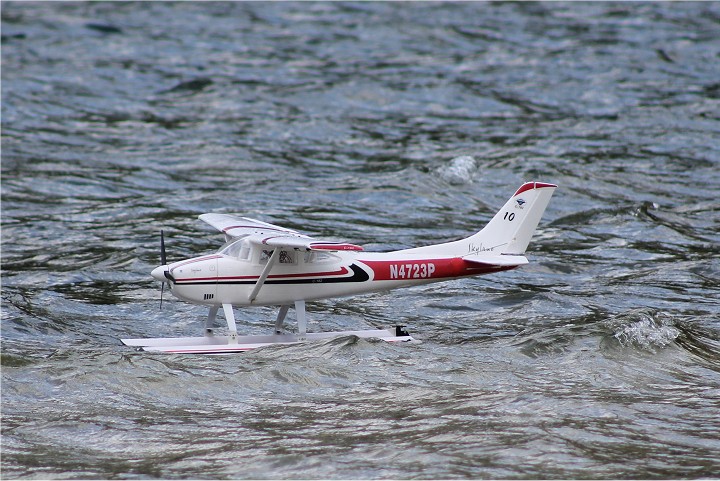 Elektro-Wasserfliegertreffen Grundlsee von 16. bis 19. Juni 2011 - Foto 90 - klick = zurck zum Index