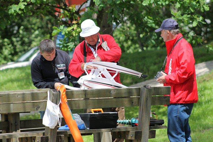 Elektro-Wasserfliegertreffen Grundlsee von 16. bis 19. Juni 2011 - Foto 92 - klick = zurck zum Index