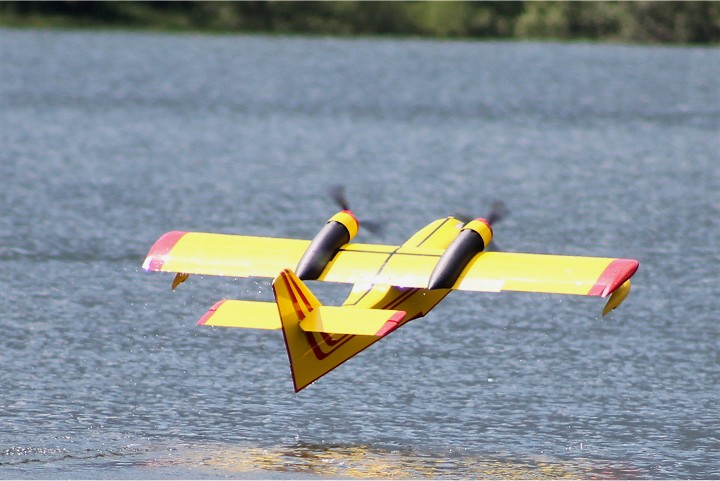 Elektro-Wasserfliegertreffen Grundlsee von 24. bis 25. Mai 2014 - Foto 100 - klick = zurck zum Index