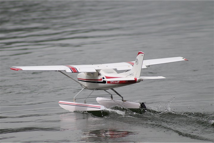 Elektro-Wasserfliegertreffen Grundlsee von 24. bis 25. Mai 2014 - Foto 12 - klick = zurck zum Index