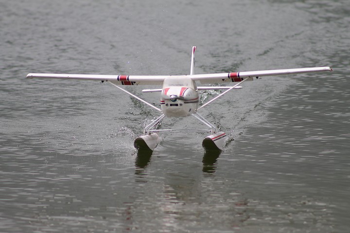 Elektro-Wasserfliegertreffen Grundlsee von 24. bis 25. Mai 2014 - Foto 13 - klick = zurck zum Index