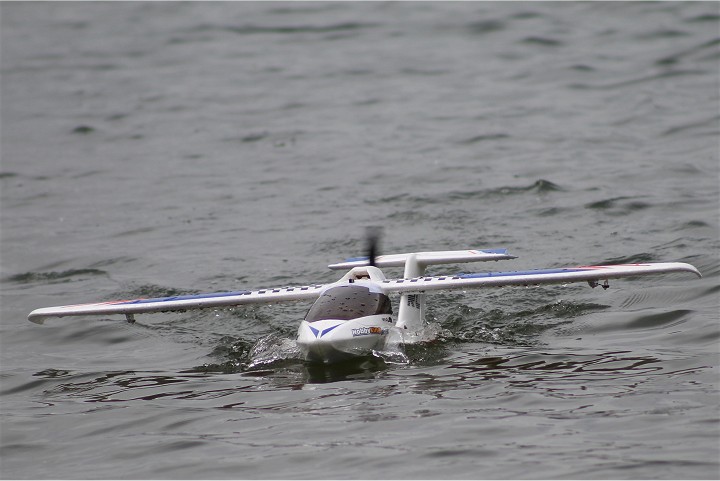 Elektro-Wasserfliegertreffen Grundlsee von 24. bis 25. Mai 2014 - Foto 21 - klick = zurck zum Index