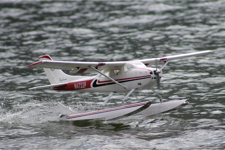 Elektro-Wasserfliegertreffen Grundlsee von 24. bis 25. Mai 2014 - Foto 22 - klick = zurck zum Index