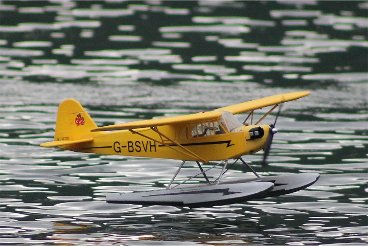 Elektro-Wasserfliegertreffen Grundlsee von 24. bis 25. Mai 2014 - Foto 30 - klick = zurck zum Index