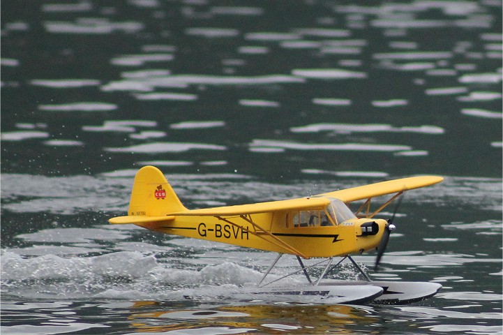 Elektro-Wasserfliegertreffen Grundlsee von 24. bis 25. Mai 2014 - Foto 31 - klick = zurck zum Index