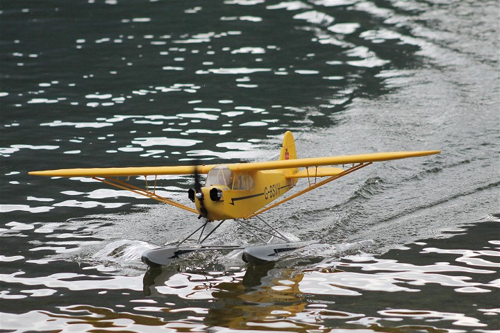 Elektro-Wasserfliegertreffen Grundlsee von 24. bis 25. Mai 2014 - Foto 36 - klick = zurck zum Index