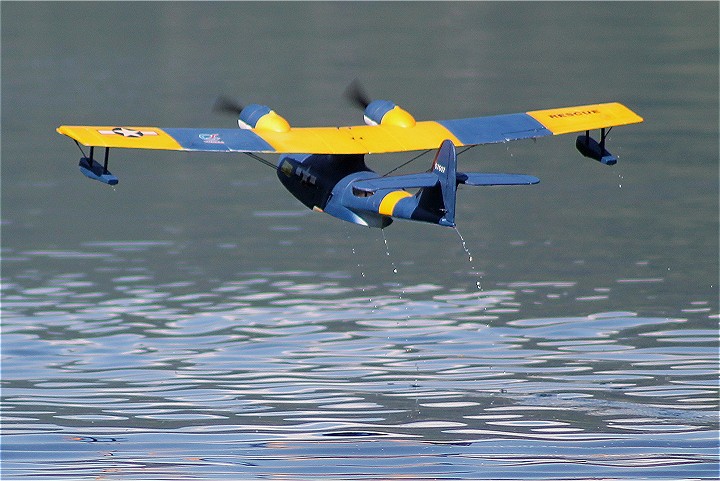 Elektro-Wasserfliegertreffen Grundlsee von 24. bis 25. Mai 2014 - Foto 47 - klick = zurck zum Index