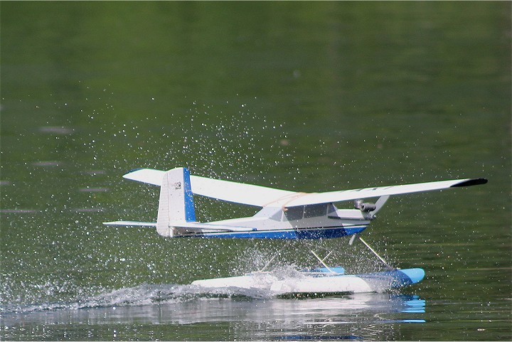 Elektro-Wasserfliegertreffen Grundlsee von 24. bis 25. Mai 2014 - Foto 54 - klick = zurck zum Index