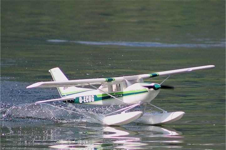 Elektro-Wasserfliegertreffen Grundlsee von 24. bis 25. Mai 2014 - Foto 65 - klick = zurck zum Index