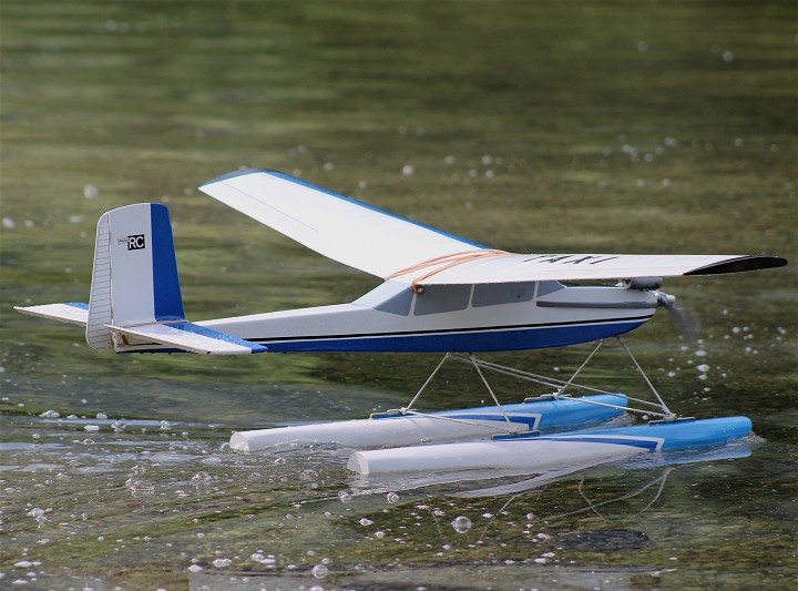 Elektro-Wasserfliegertreffen Grundlsee von 24. bis 25. Mai 2014 - Foto 72 - klick = zurck zum Index