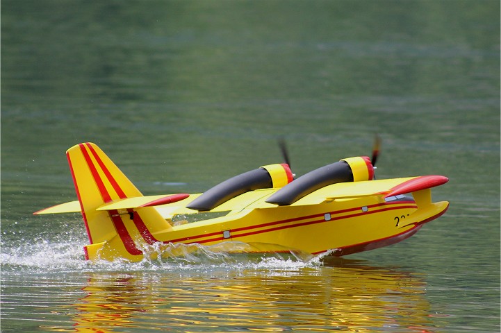 Elektro-Wasserfliegertreffen Grundlsee von 24. bis 25. Mai 2014 - Foto 75 - klick = zurck zum Index