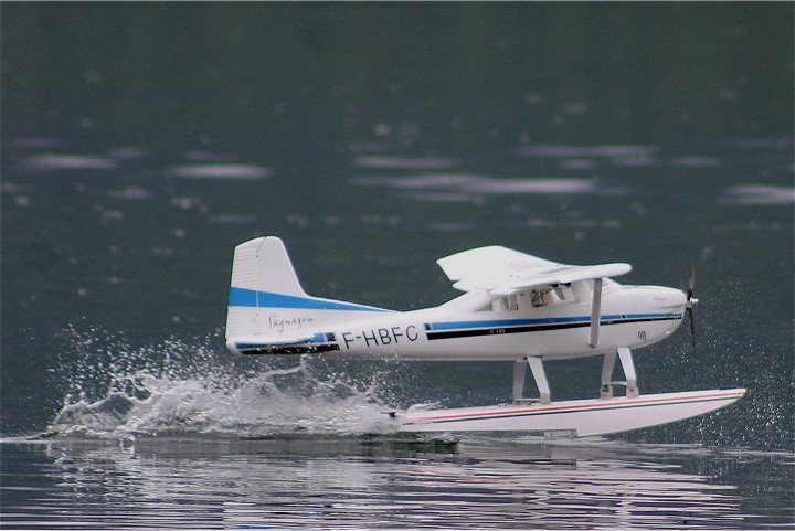 Elektro-Wasserfliegertreffen Grundlsee von 21. bis 22. Mai 2016 - Foto 03 - klick = zurck zum Index